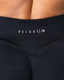Aura Seamless Scrunch Shorts Black