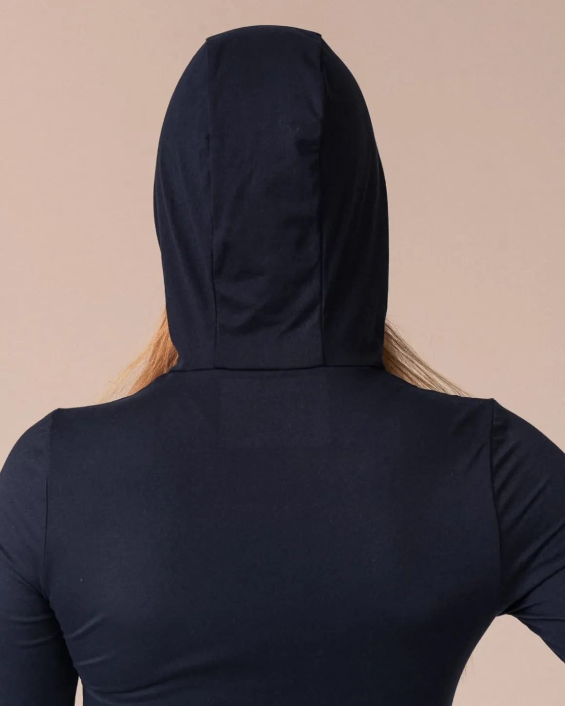 Conquer Running Hood Black