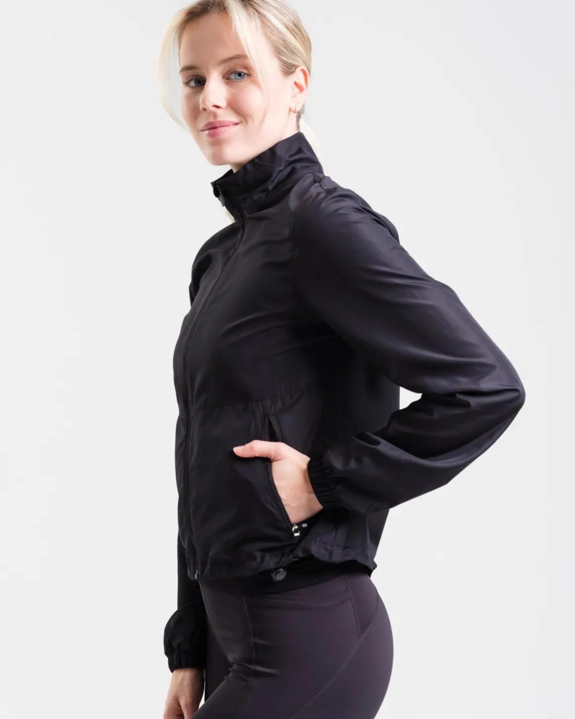 Conquer Running Jacket Black
