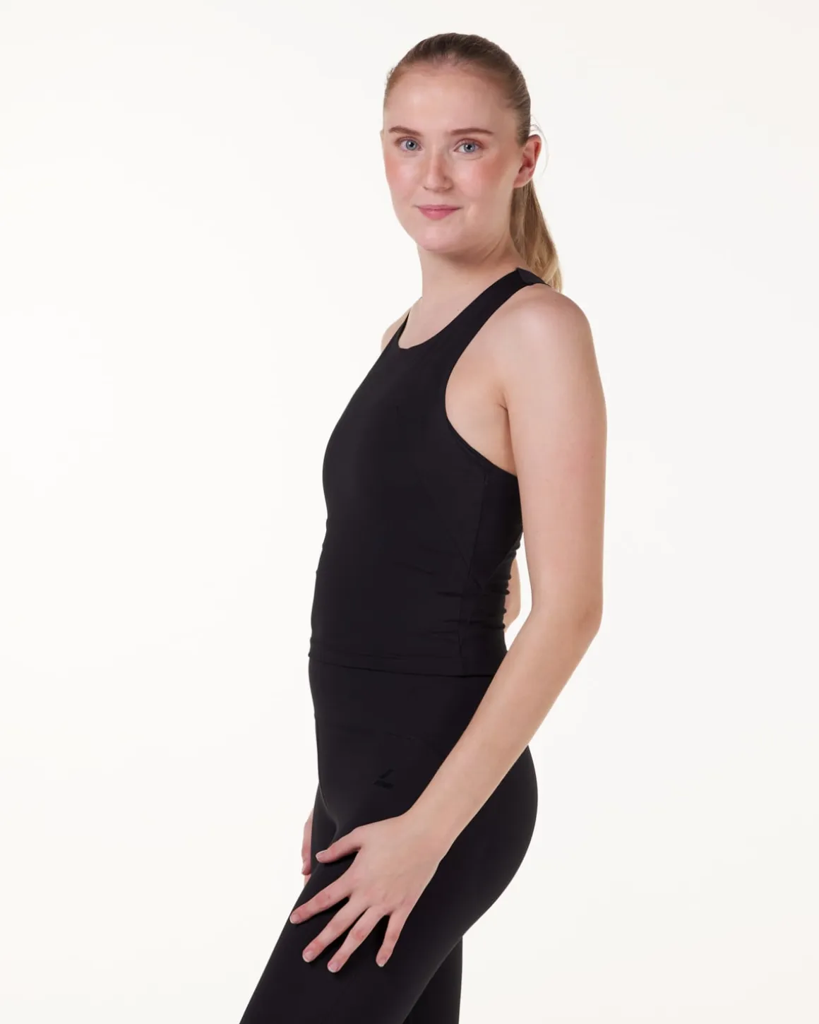 Contour Sculpting Crop Tank Black