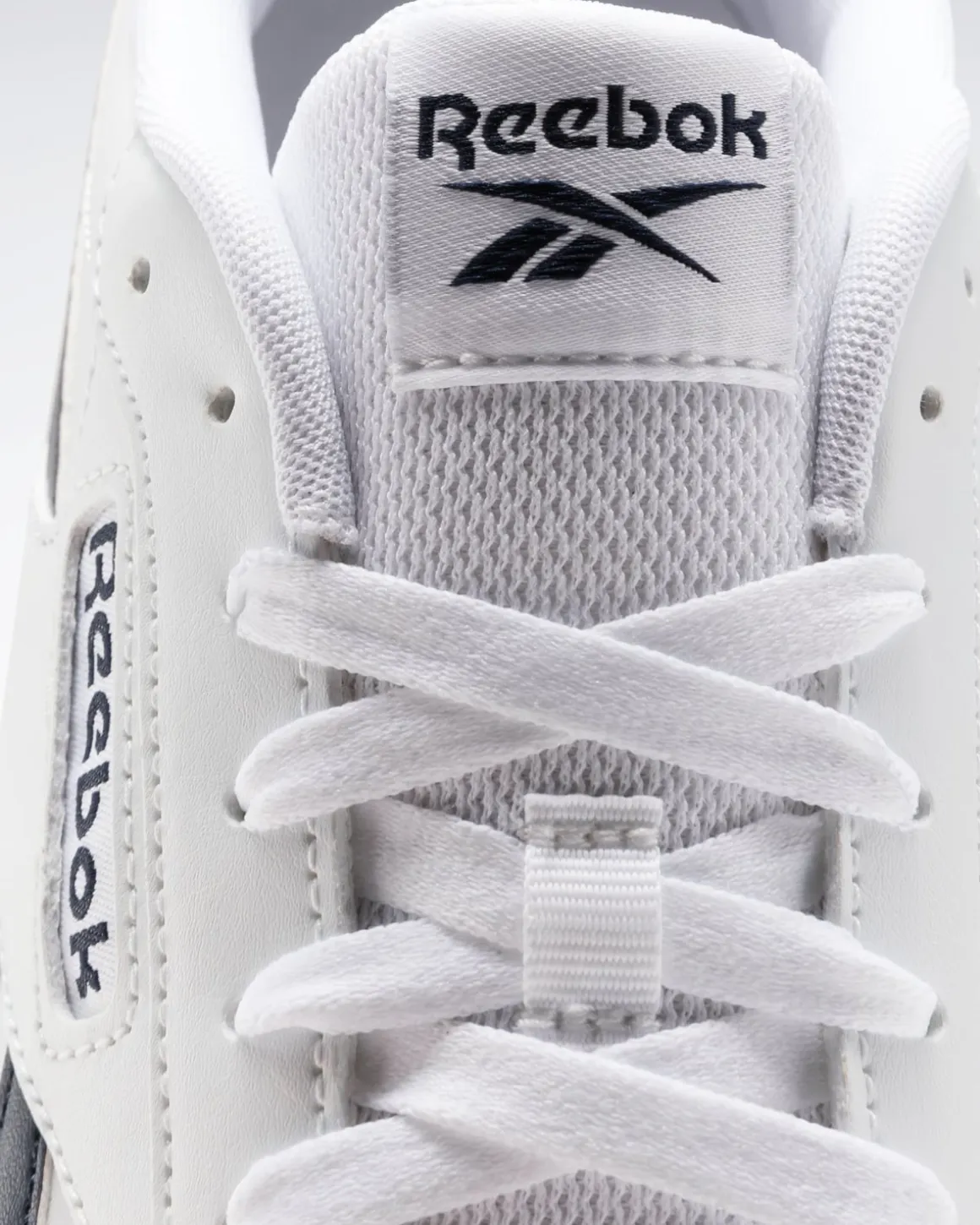 Court Advance White/Navy