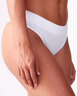 Glow Seamless Thong White