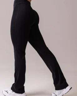 Hero Low Rise Flare Pants & Perfect Rib Crop Top Black/White SETT