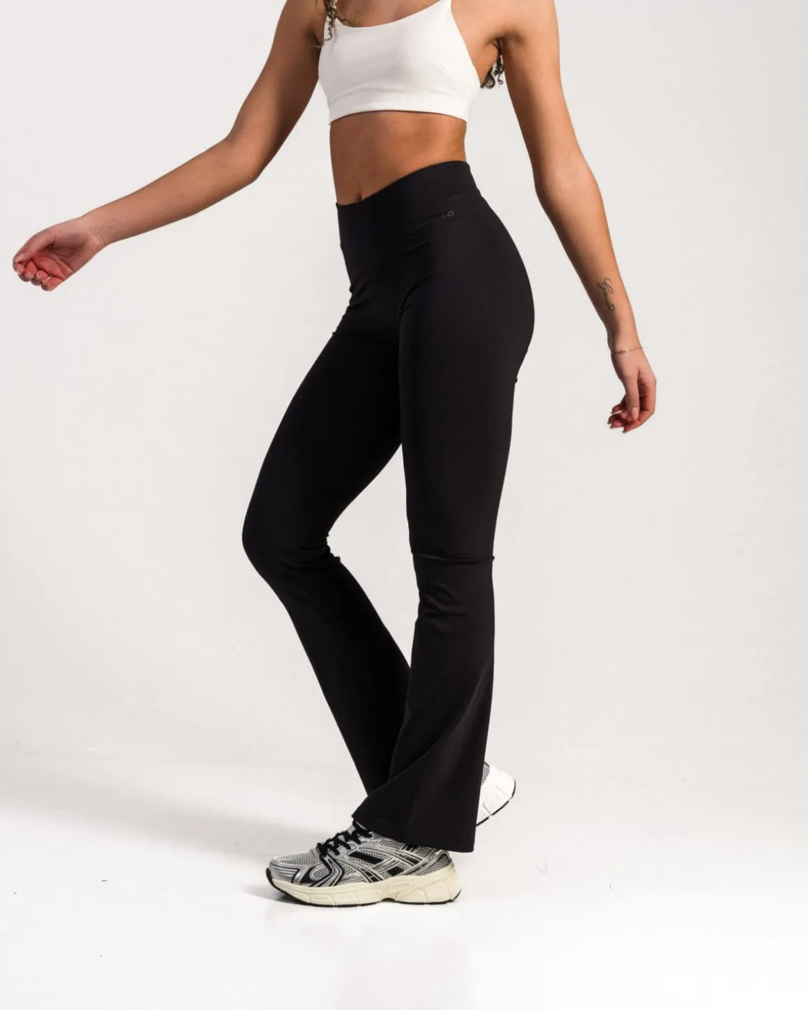 Hero V-Back Flare Pants Black