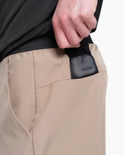 Hybrid 2-1 Pocket Shorts M Beige Dune