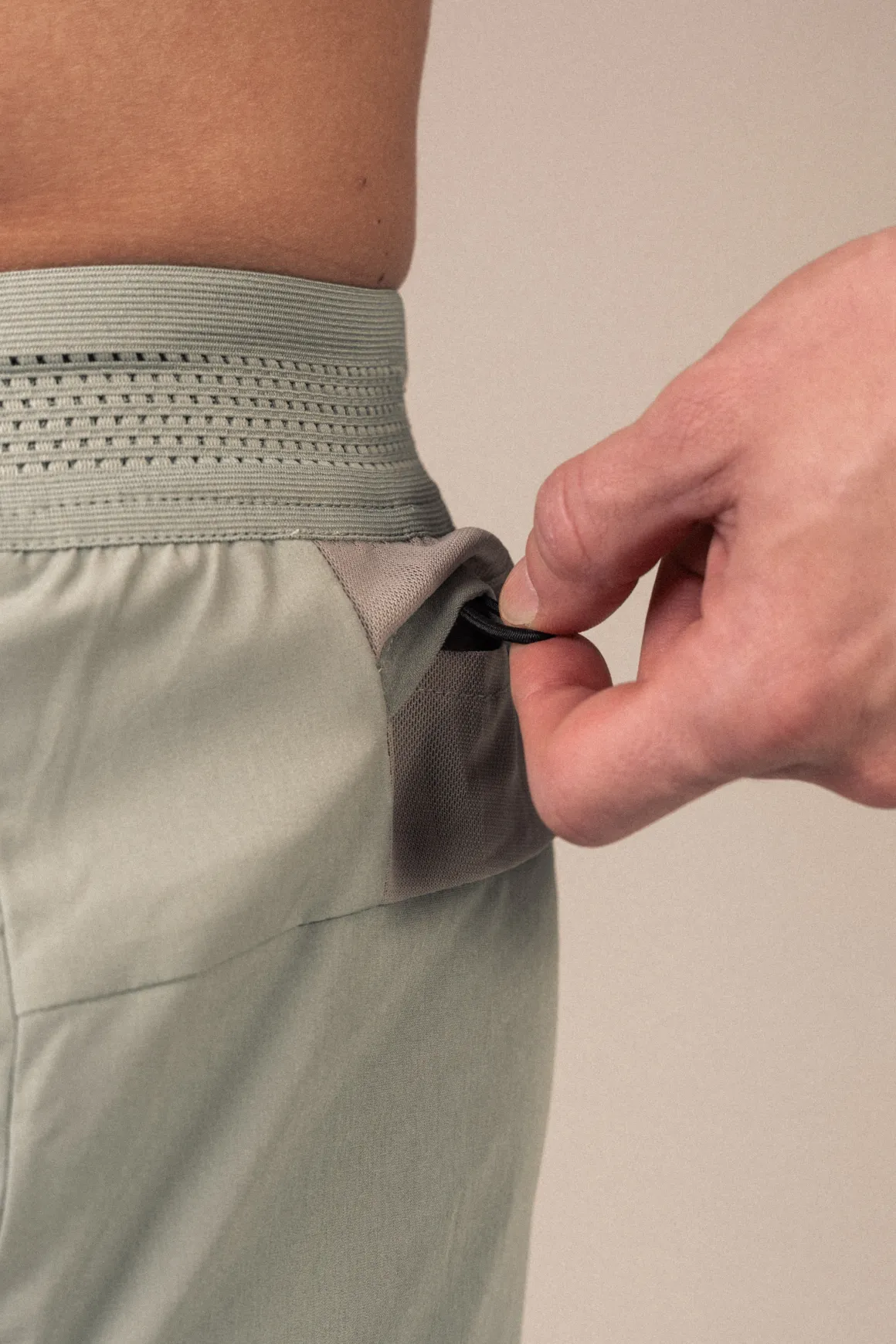Hybrid 2-1 Pocket Shorts M Green Slate