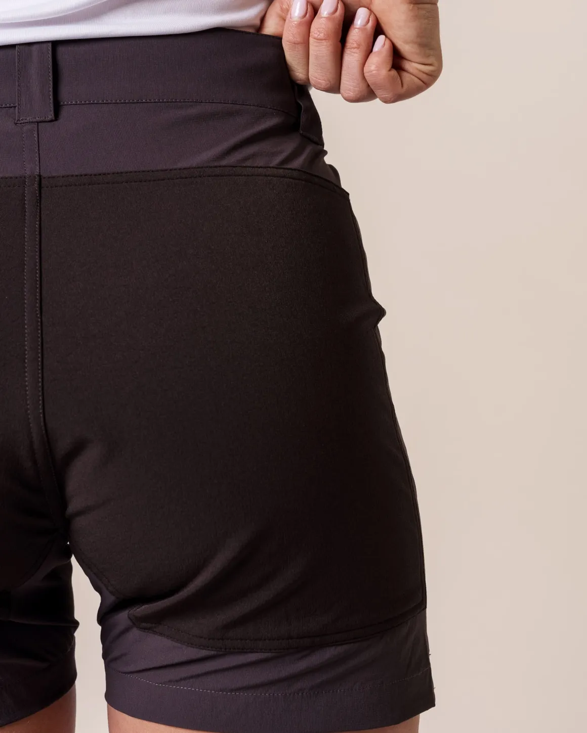 Leisure Trek Shorts Black Charcoal