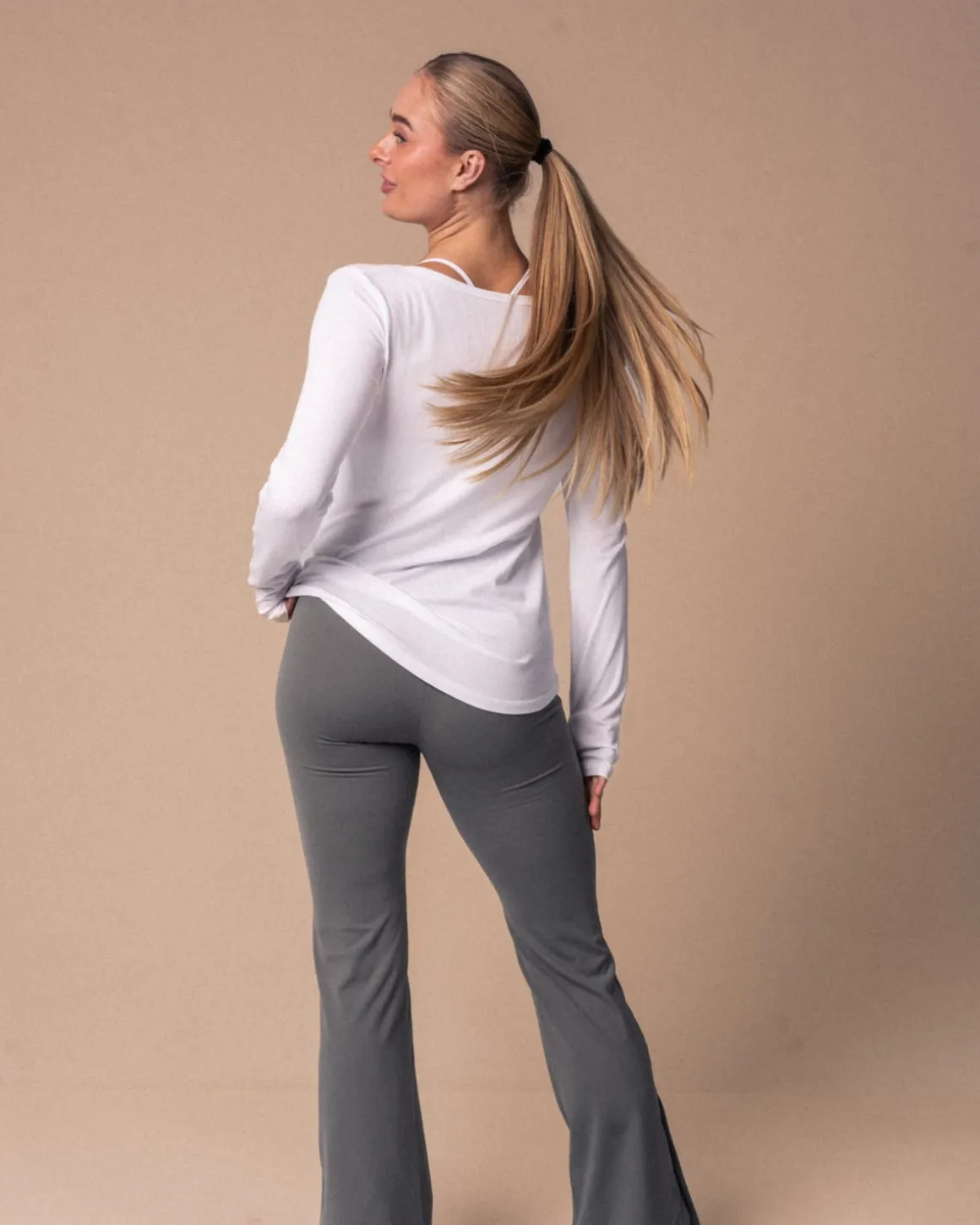 LEVITY Soft Sweater White