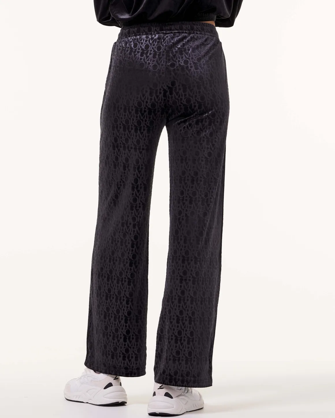 Logomania Velour Black SETT