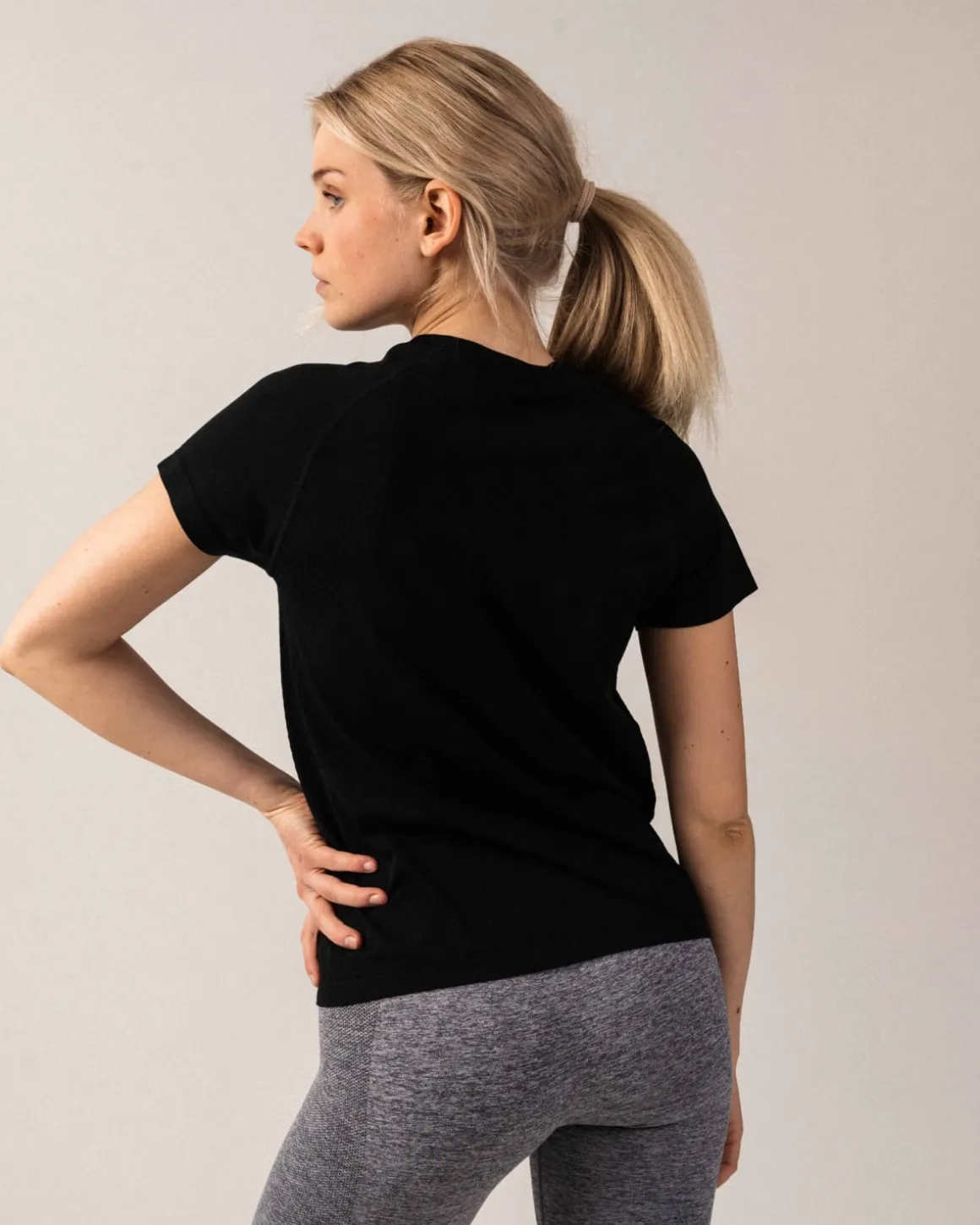 Phase Seamless Light Tee Black