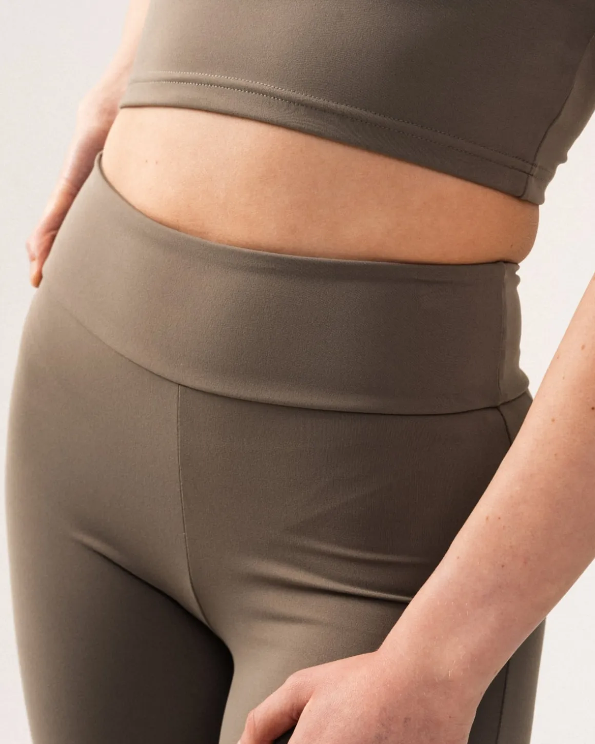 Second-Skin Slit Flare Pants Green Smokey
