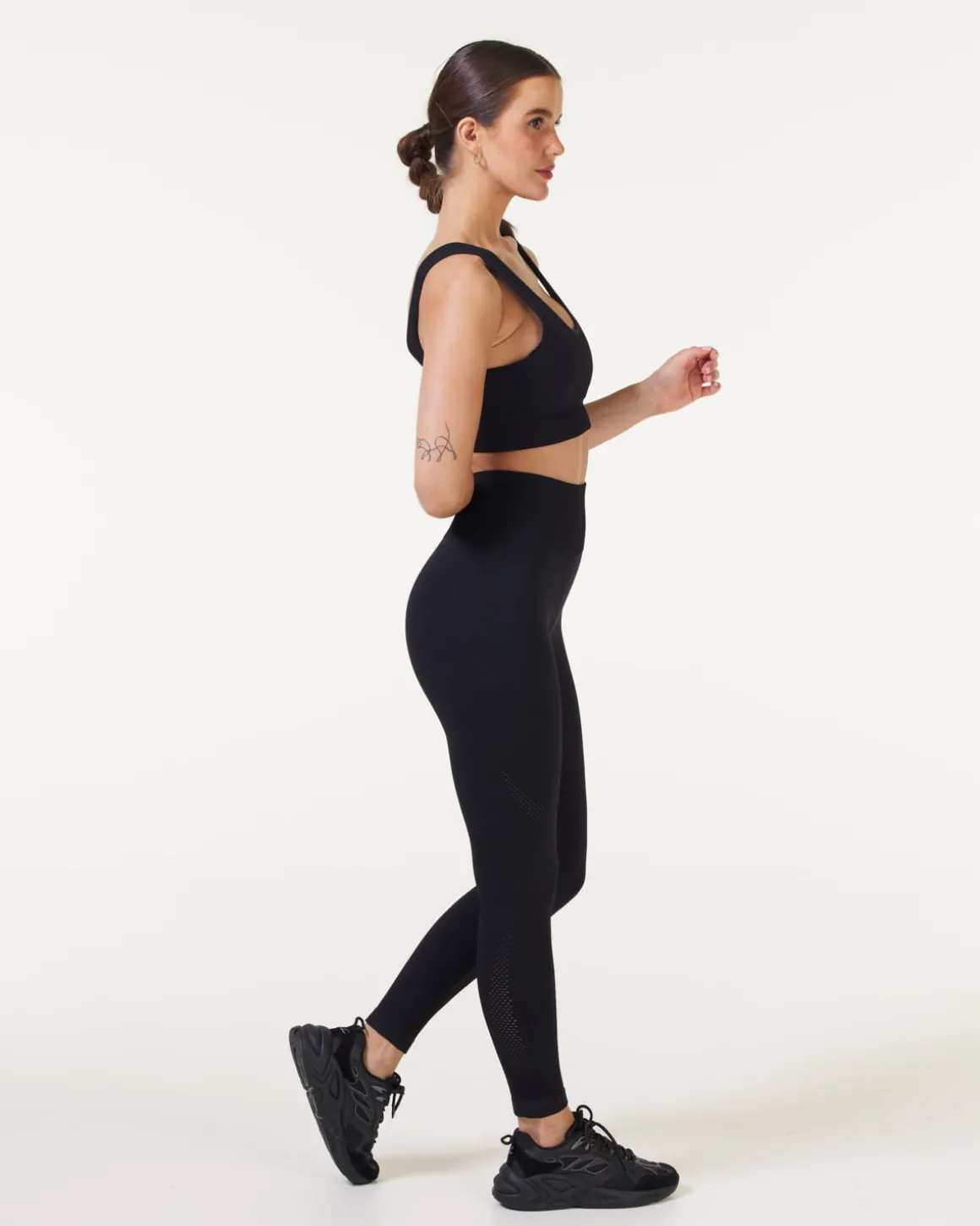 Wave Seamless Mesh Tights Black
