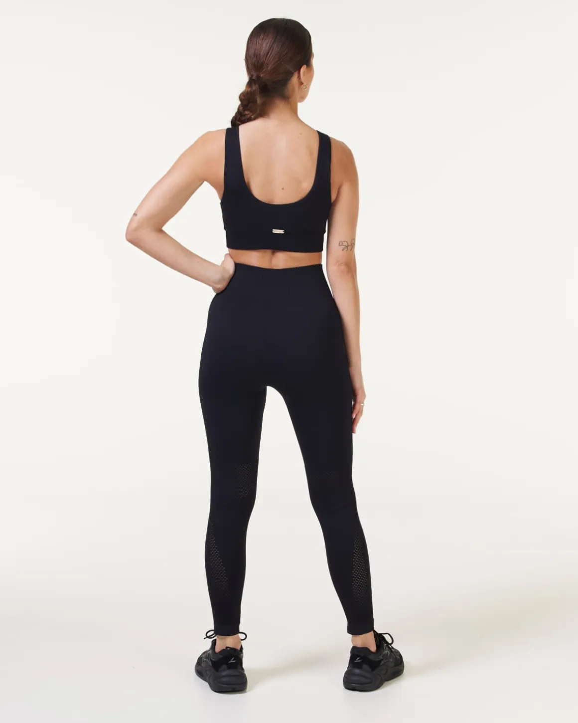 Wave Seamless Mesh Tights Black